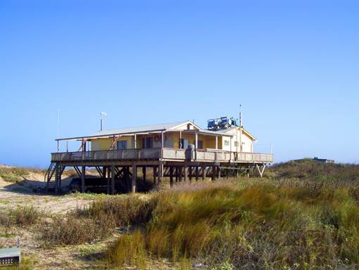 dwelling on stilts